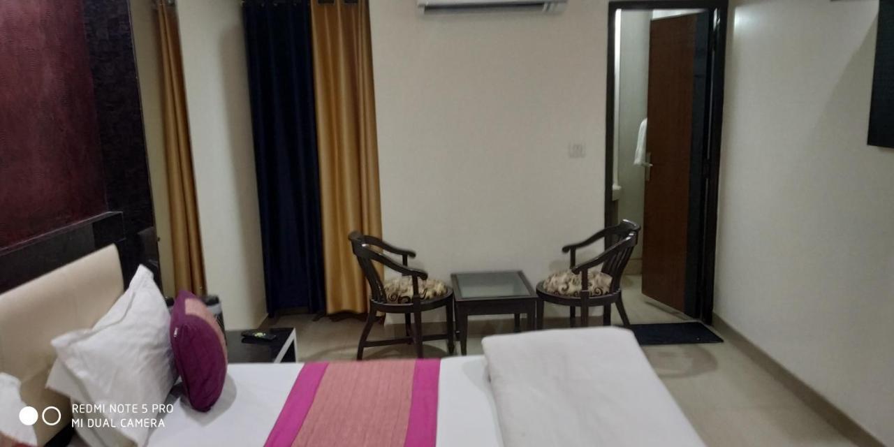 Adb Rooms Udhav Palace New Delhi Ngoại thất bức ảnh